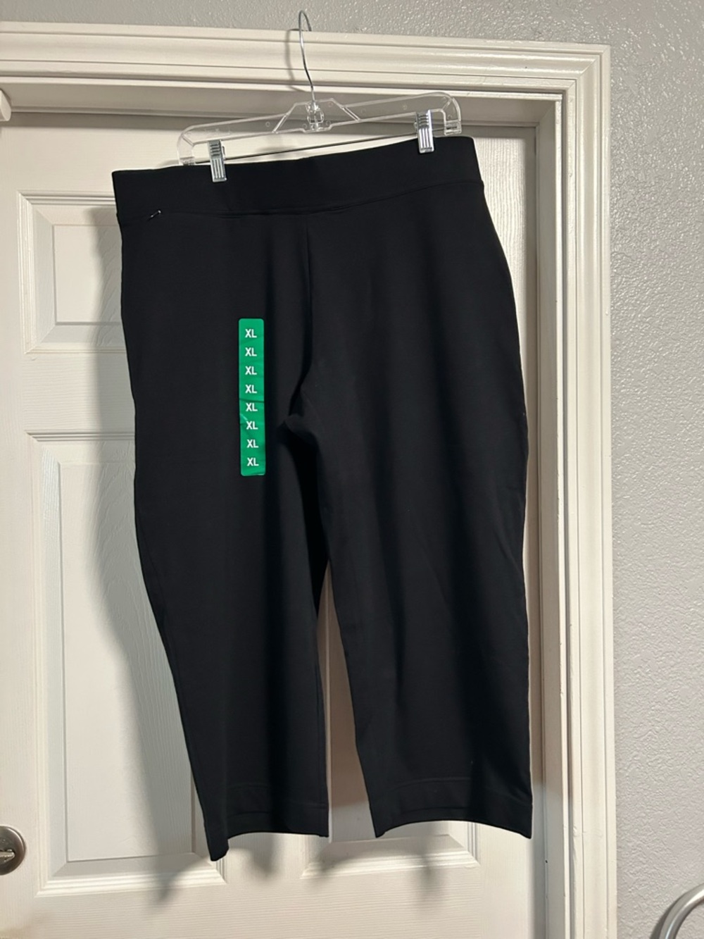 Lands End Women’s Black Stretch Knit Capri